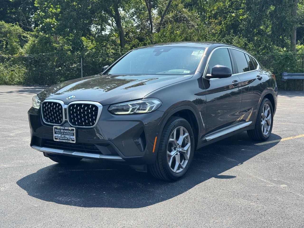 BMW X4 Vehicle Full-screen Gallery Image 08