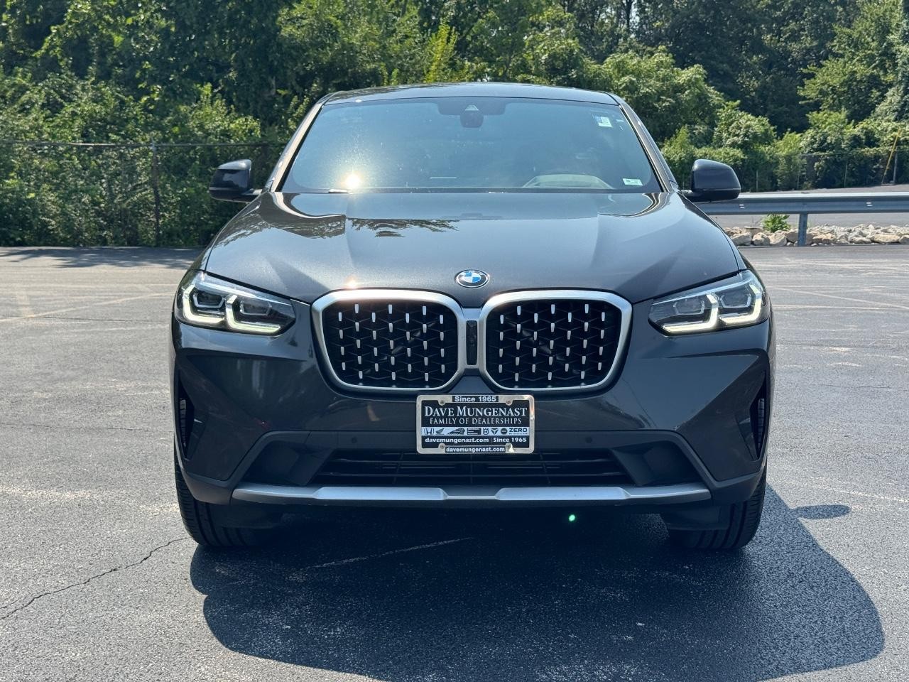 BMW X4 Vehicle Full-screen Gallery Image 09