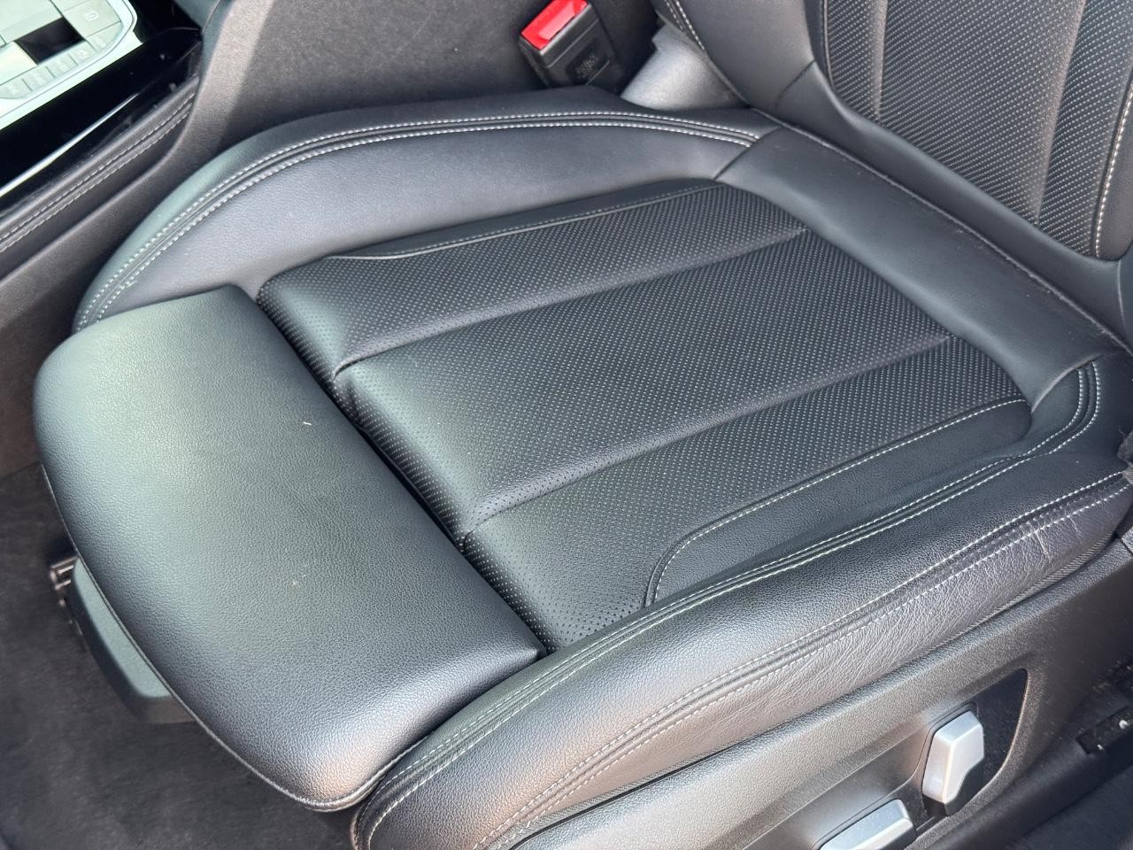 BMW X4 Vehicle Full-screen Gallery Image 27