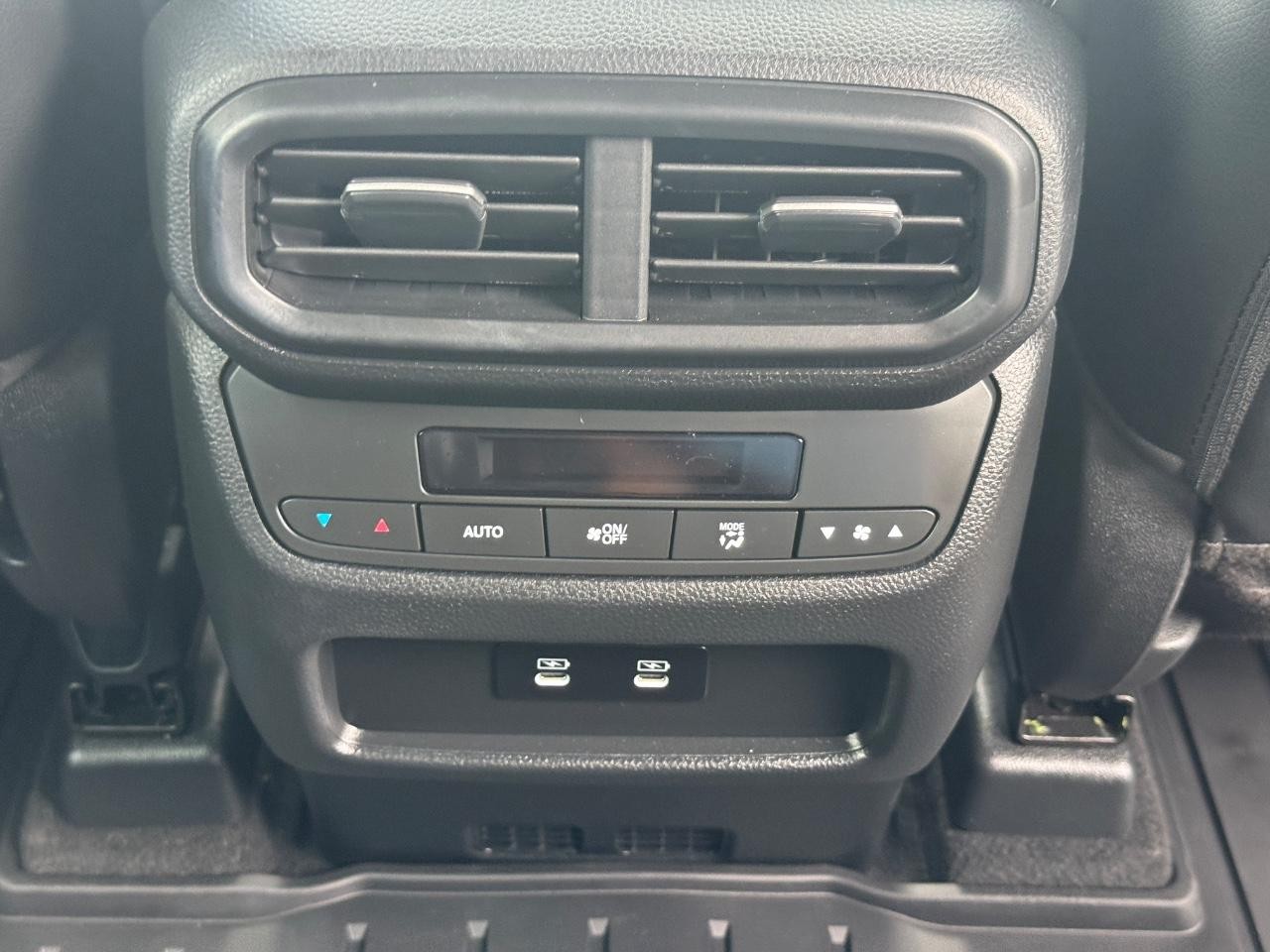 Honda Pilot Vehicle Full-screen Gallery Image 17