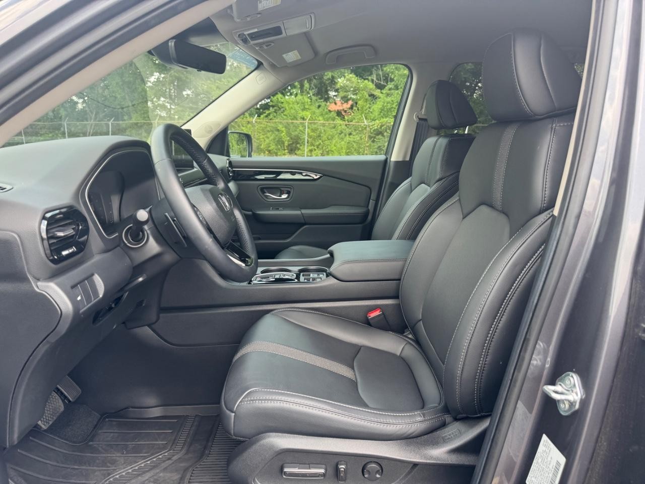 Honda Pilot Vehicle Full-screen Gallery Image 19