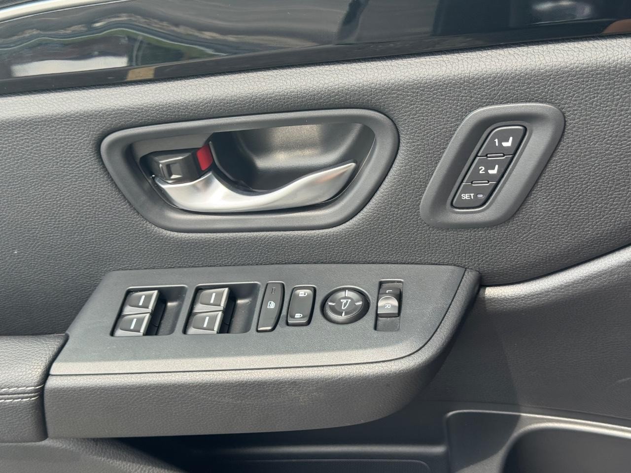 Honda Pilot Vehicle Full-screen Gallery Image 26