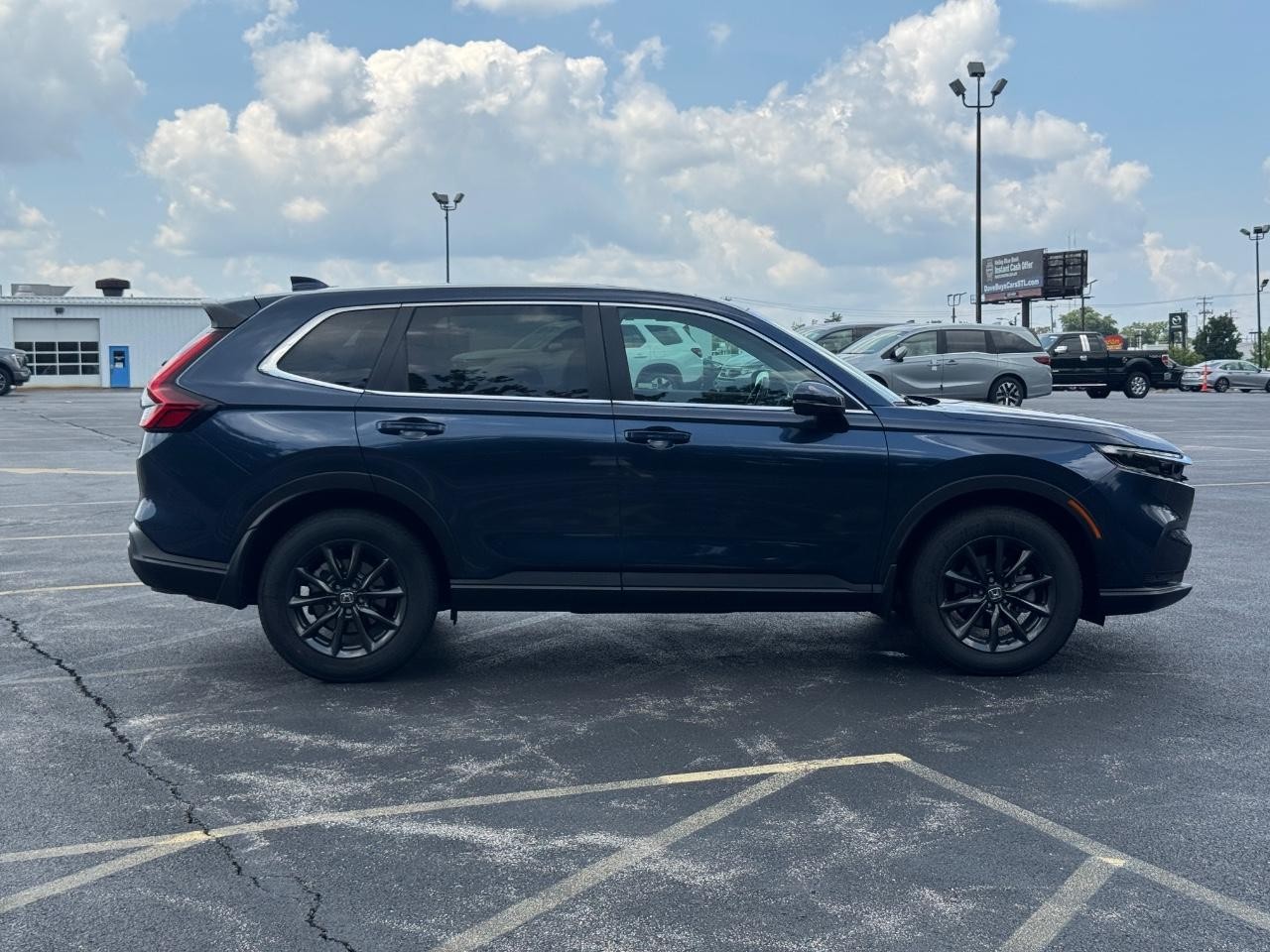 Honda CR-V Vehicle Full-screen Gallery Image 03