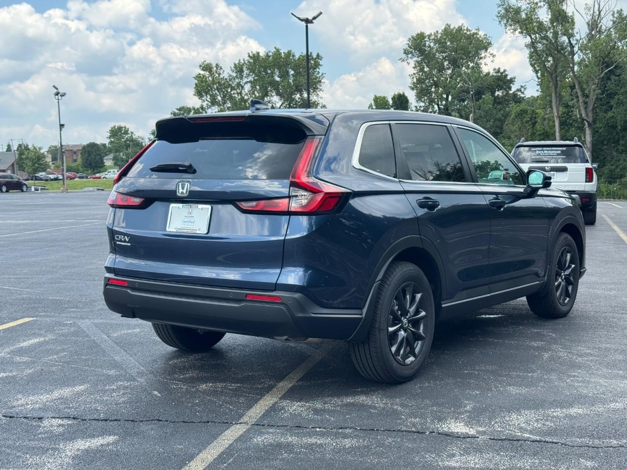 Honda CR-V Vehicle Full-screen Gallery Image 04
