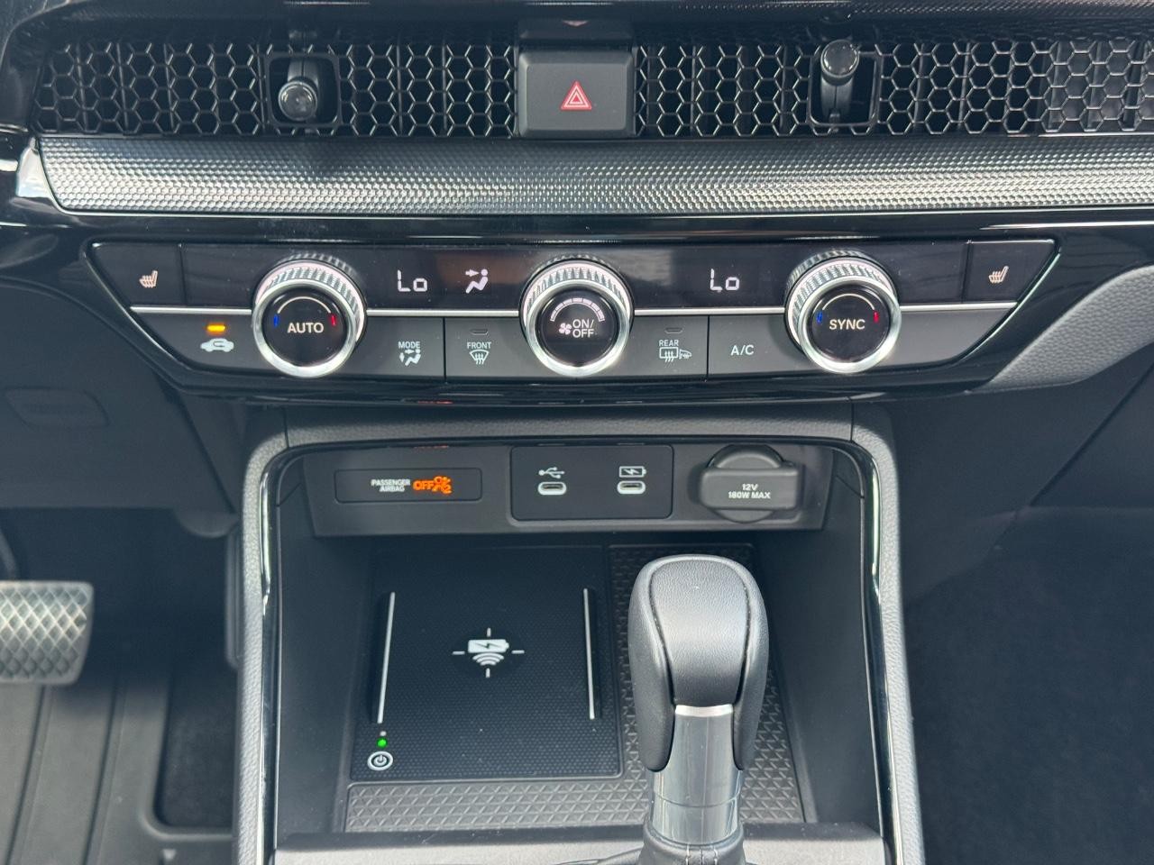 Honda CR-V Vehicle Full-screen Gallery Image 15