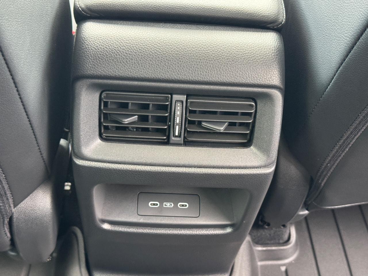 Honda CR-V Vehicle Full-screen Gallery Image 17