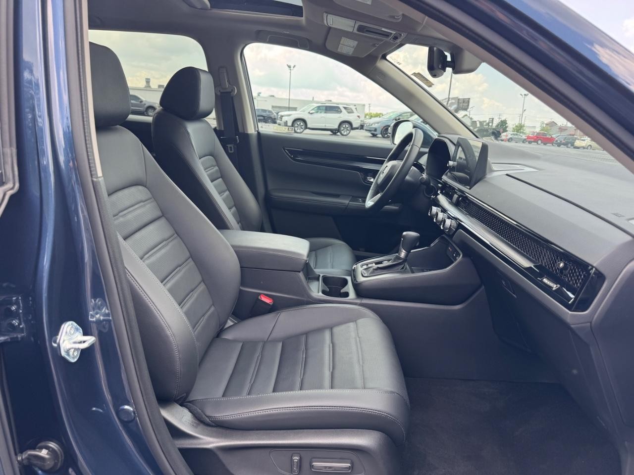 Honda CR-V Vehicle Full-screen Gallery Image 18
