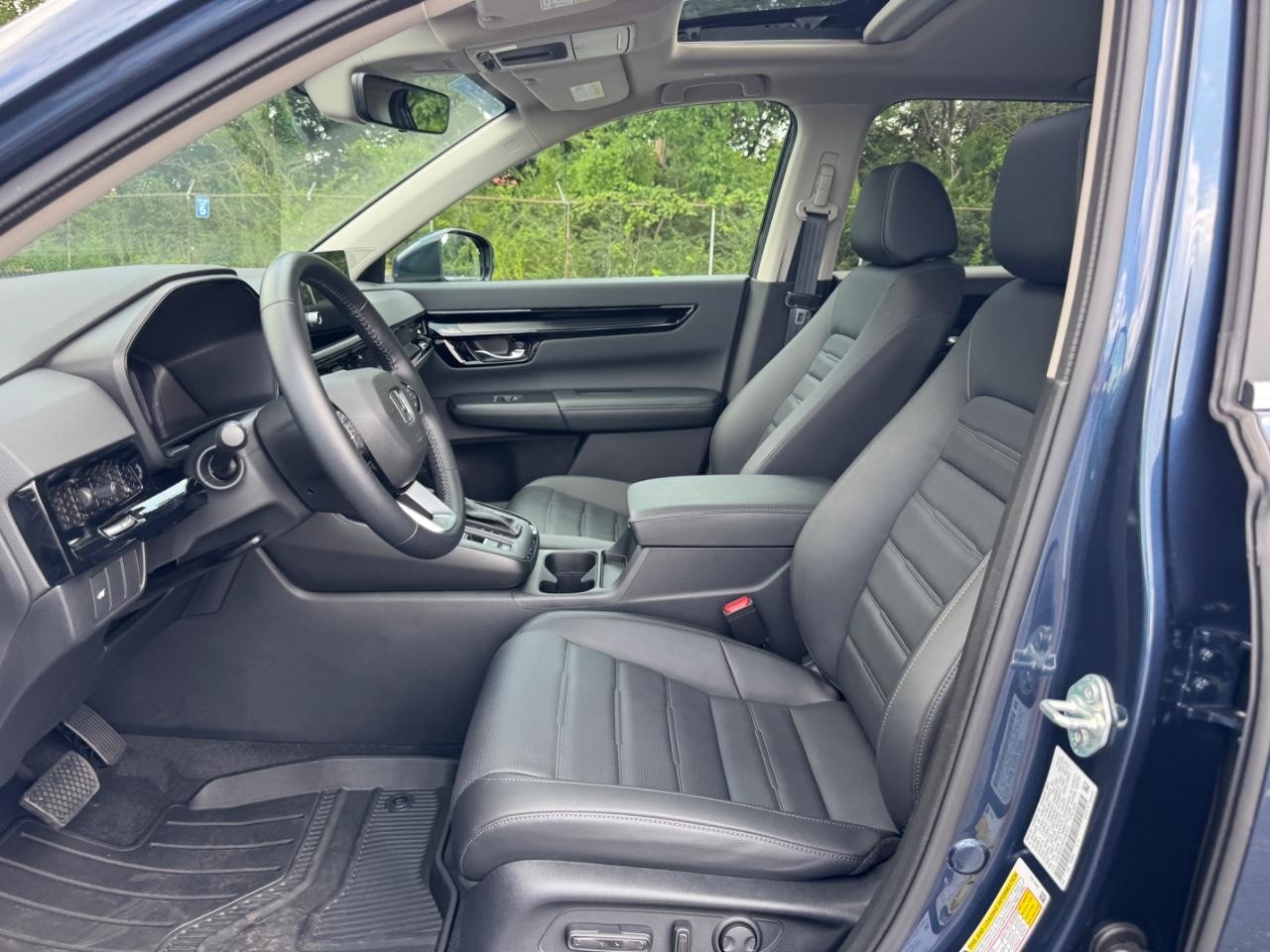 Honda CR-V Vehicle Full-screen Gallery Image 19