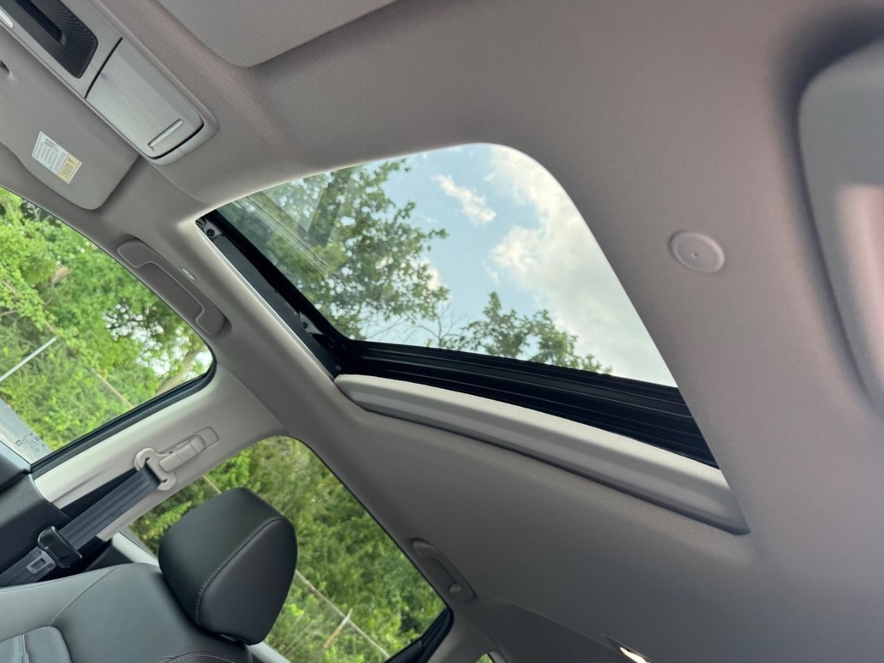 Honda CR-V Vehicle Full-screen Gallery Image 20