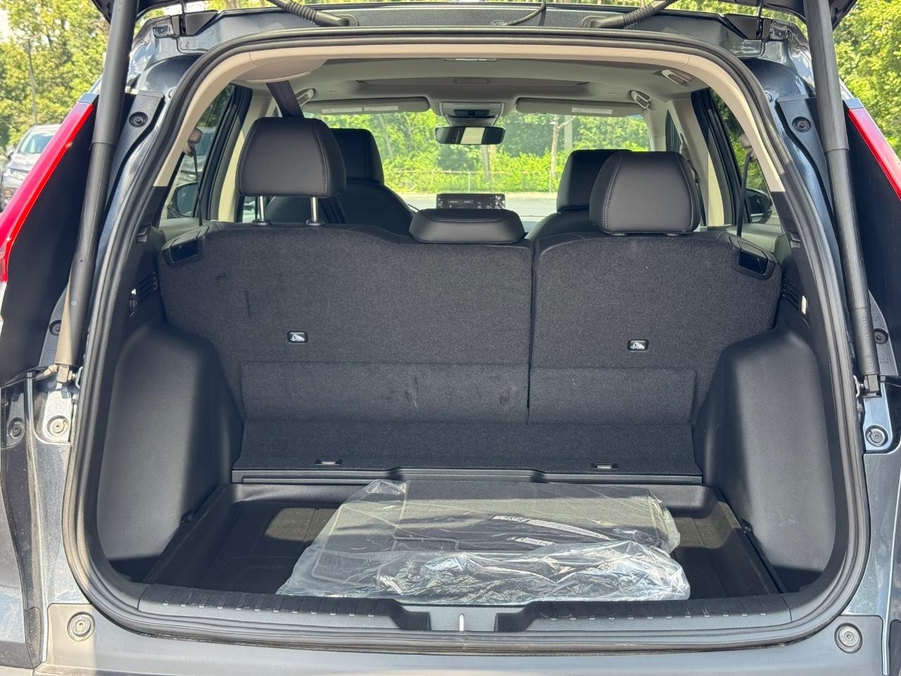 Honda CR-V Vehicle Full-screen Gallery Image 05