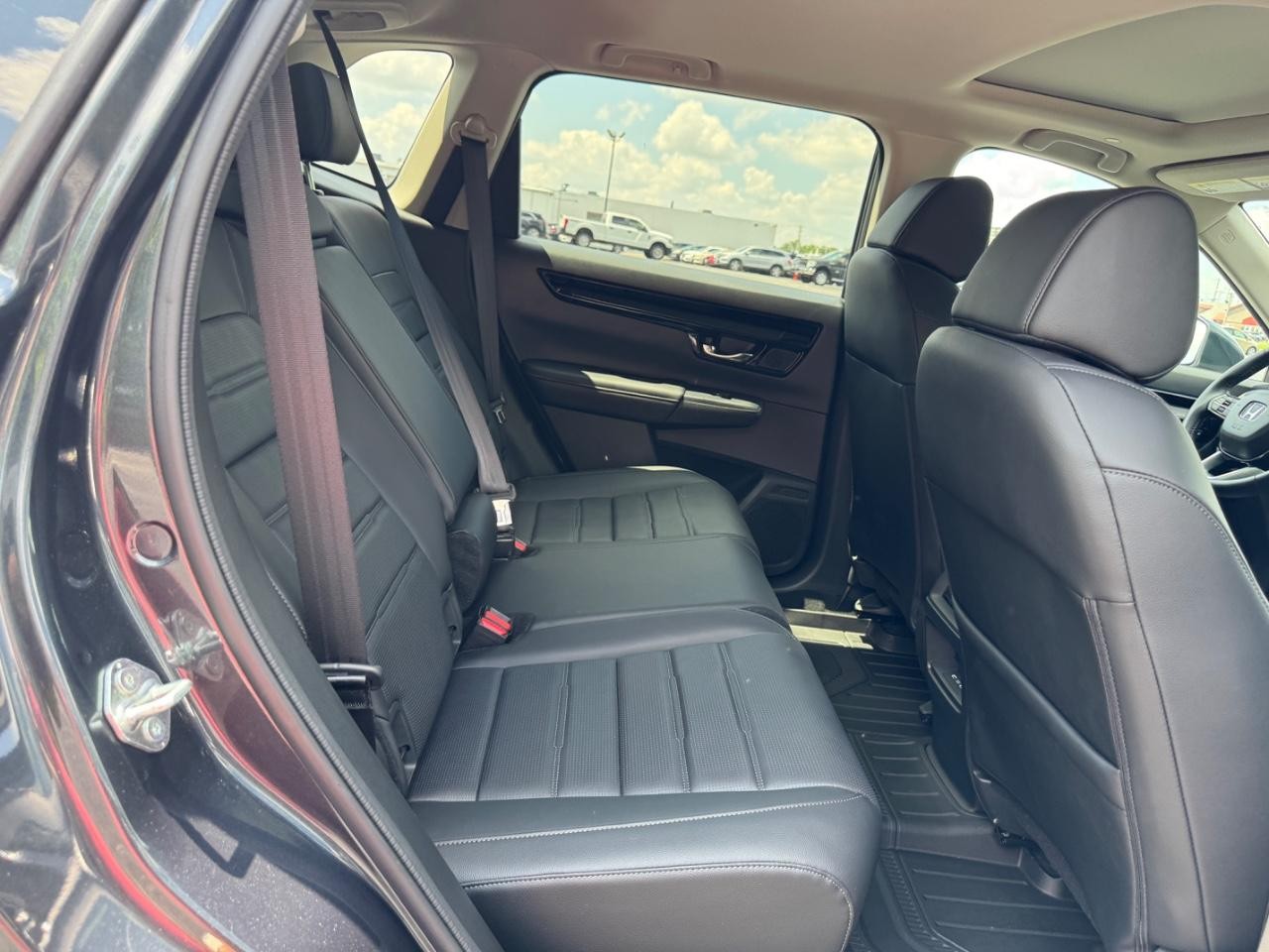 Honda CR-V Vehicle Full-screen Gallery Image 11