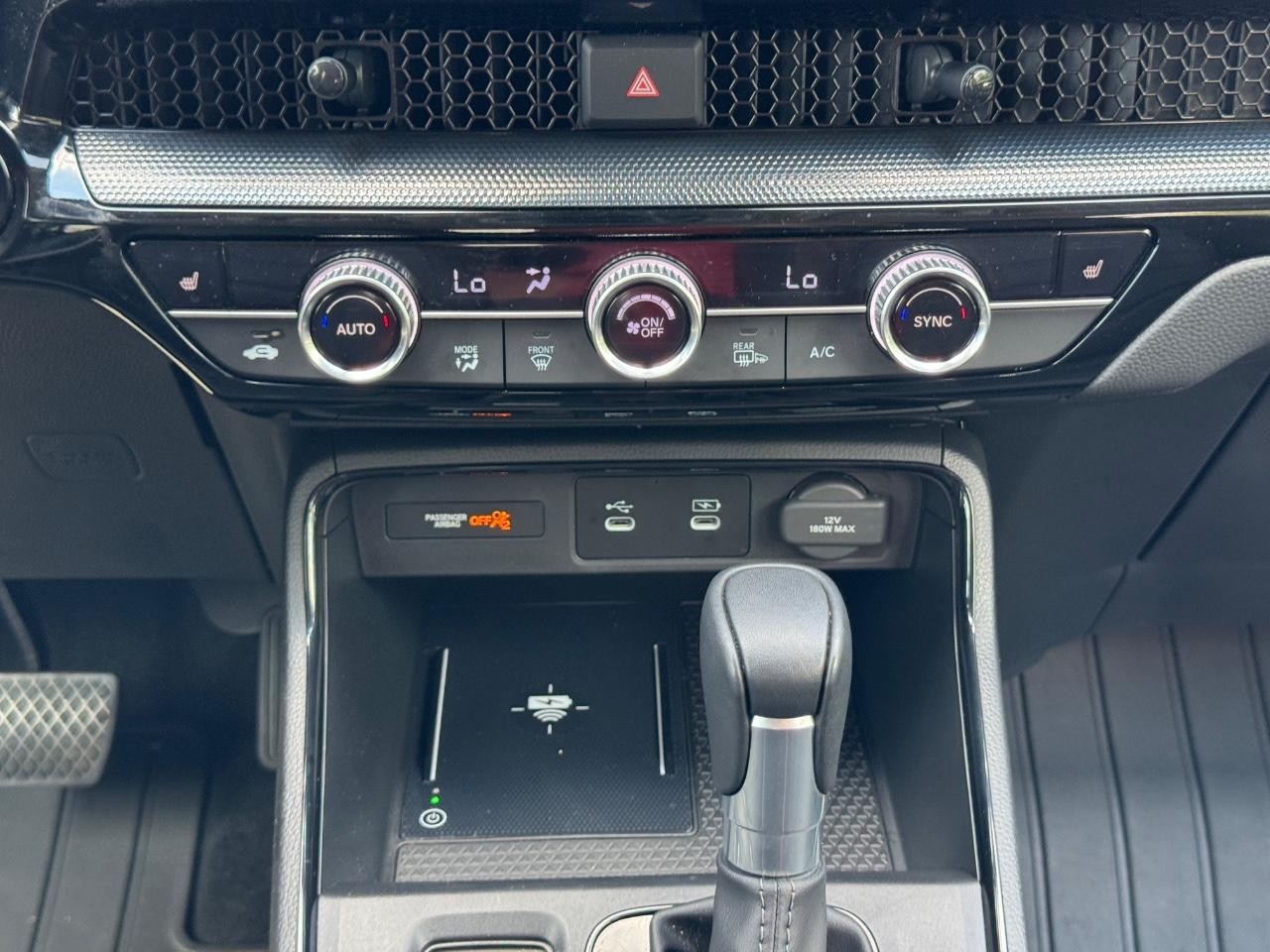 Honda CR-V Vehicle Full-screen Gallery Image 15