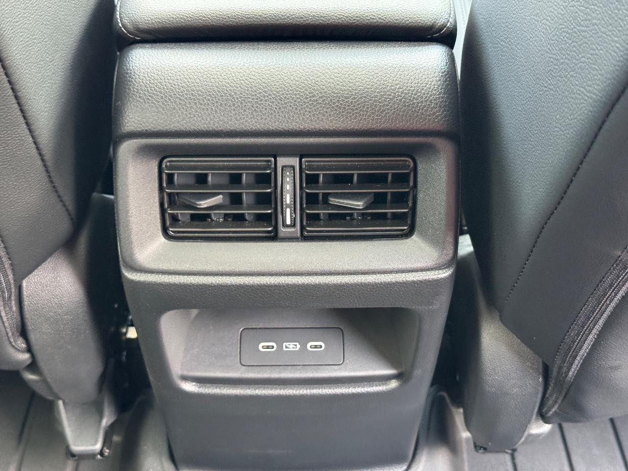 Honda CR-V Vehicle Full-screen Gallery Image 17