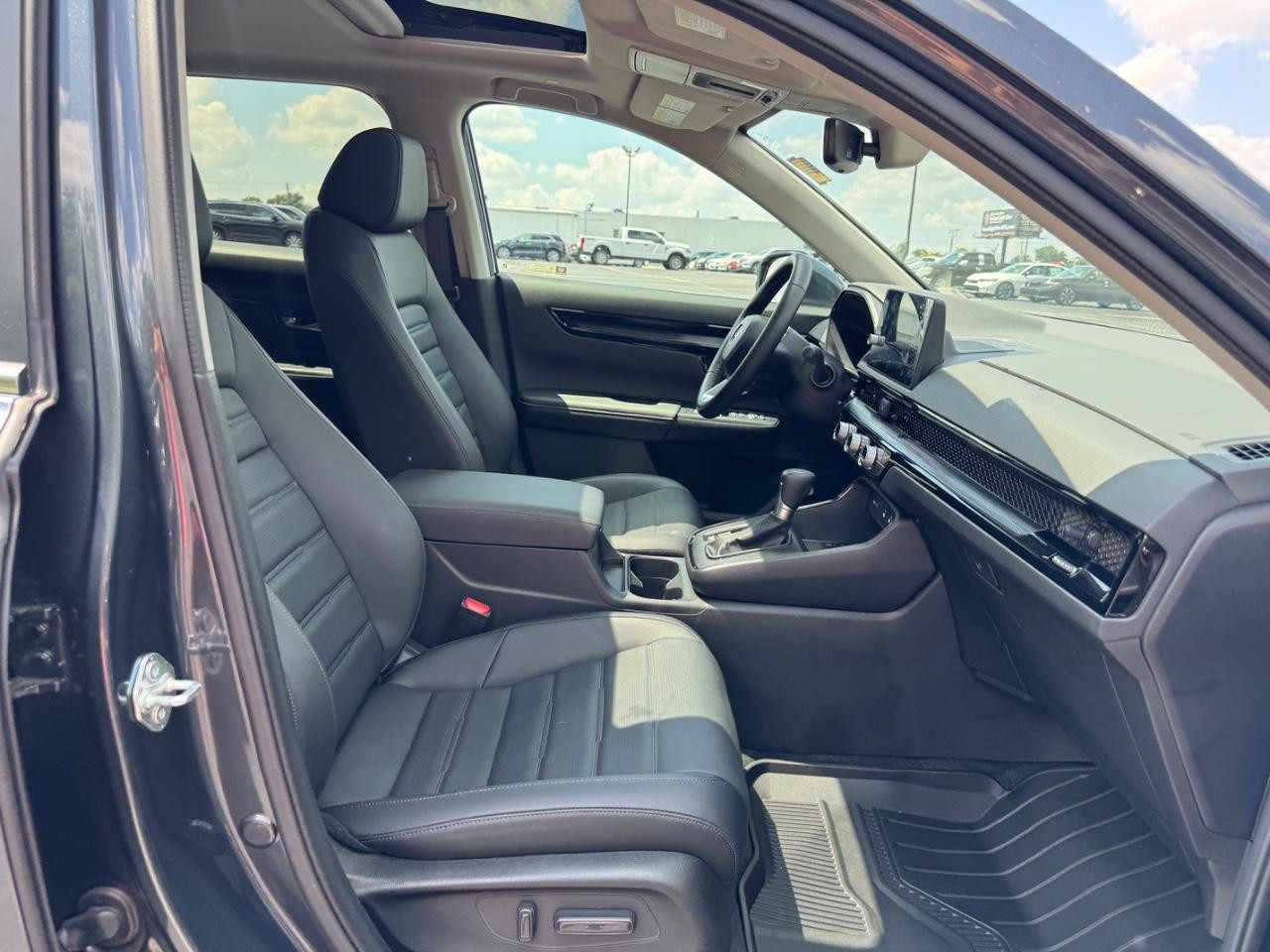 Honda CR-V Vehicle Full-screen Gallery Image 18