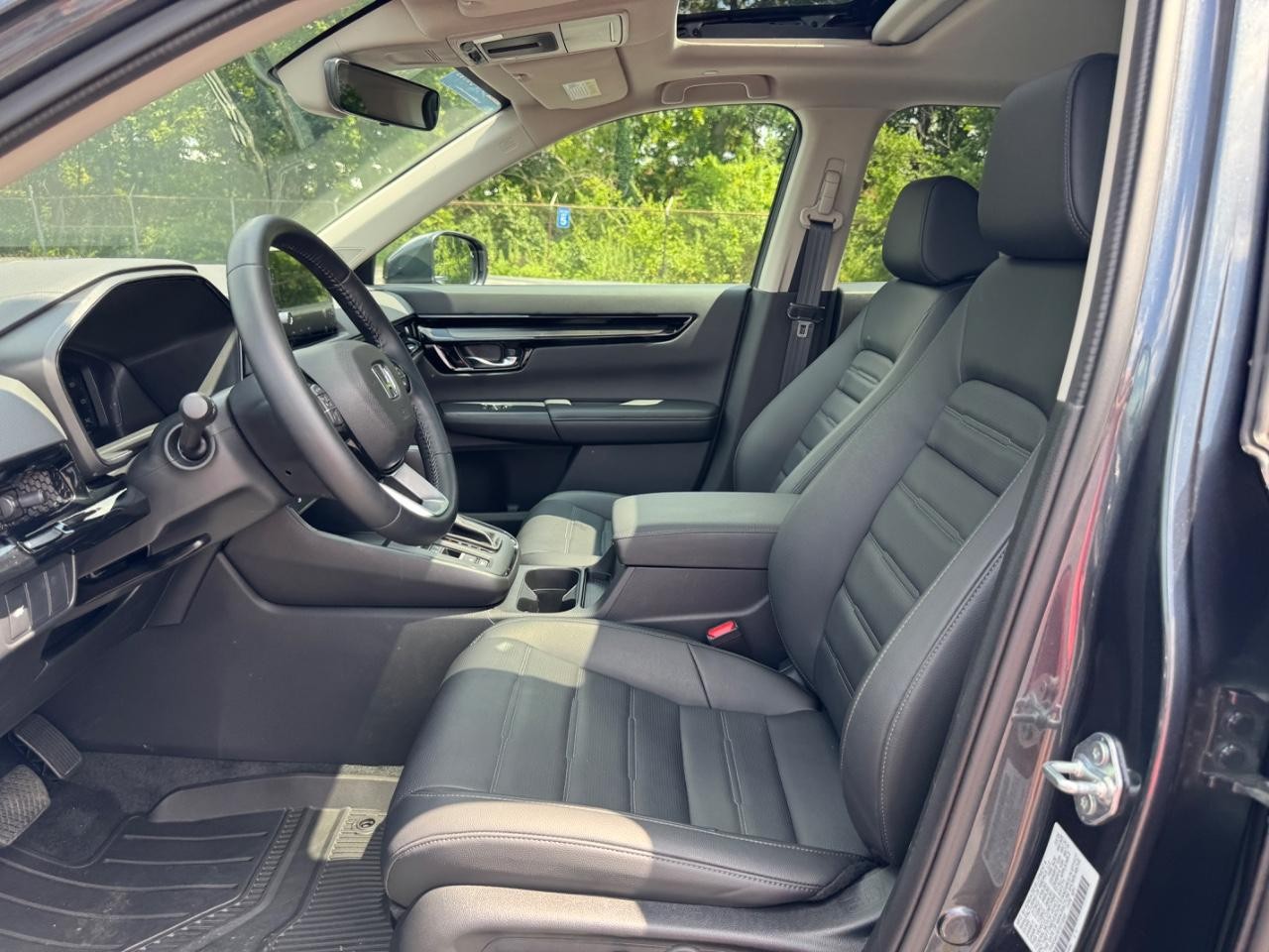 Honda CR-V Vehicle Full-screen Gallery Image 19