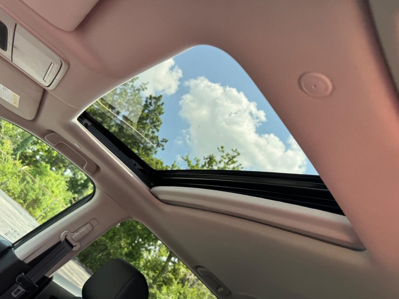 Honda CR-V Vehicle Full-screen Gallery Image 20