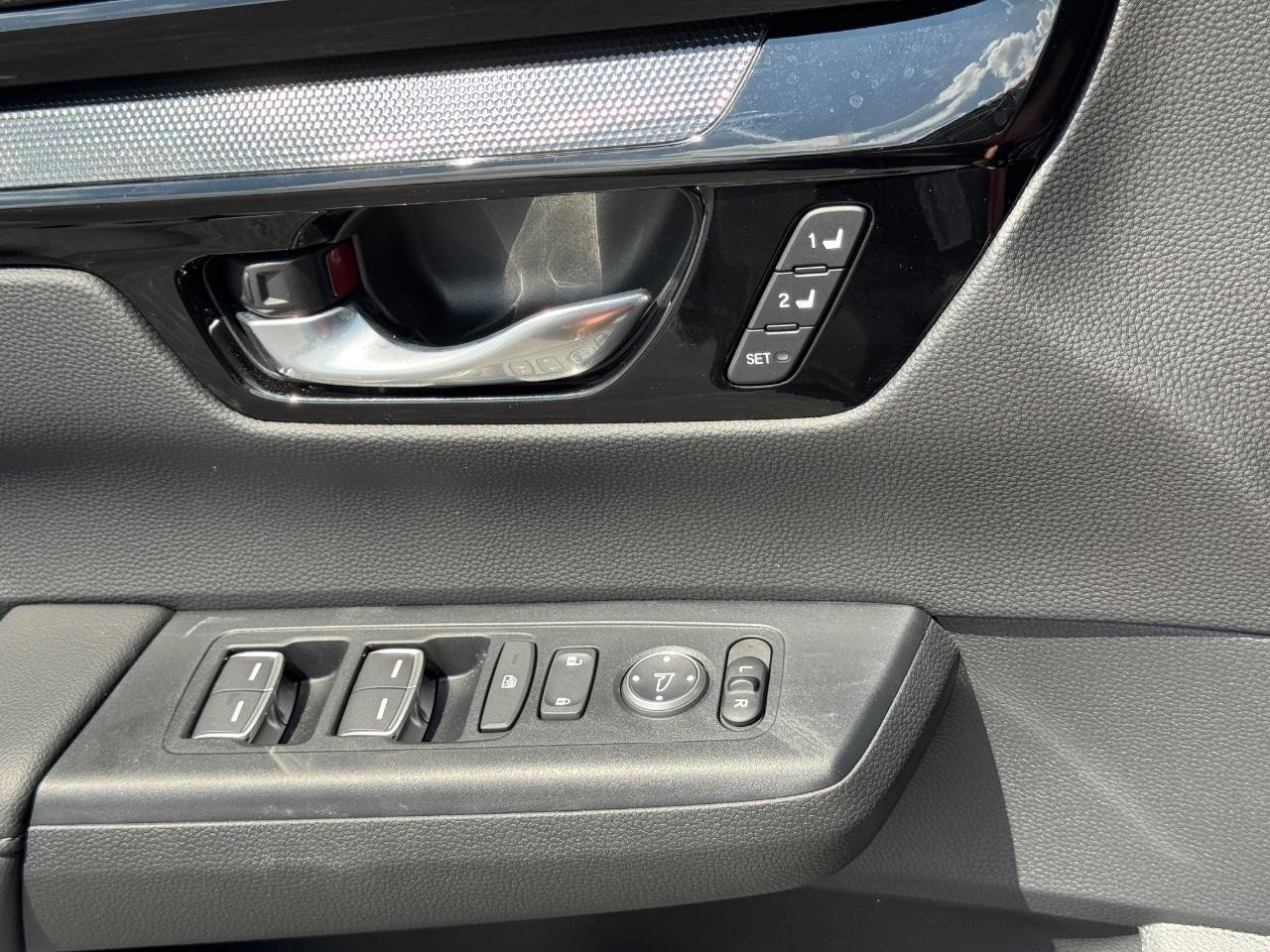 Honda CR-V Vehicle Full-screen Gallery Image 24