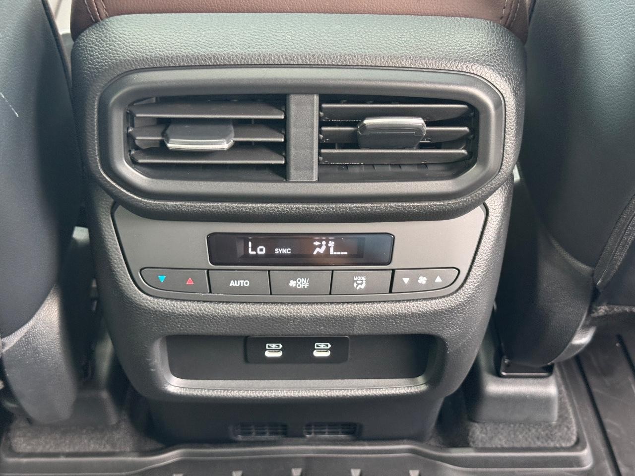 Honda Pilot Vehicle Full-screen Gallery Image 18