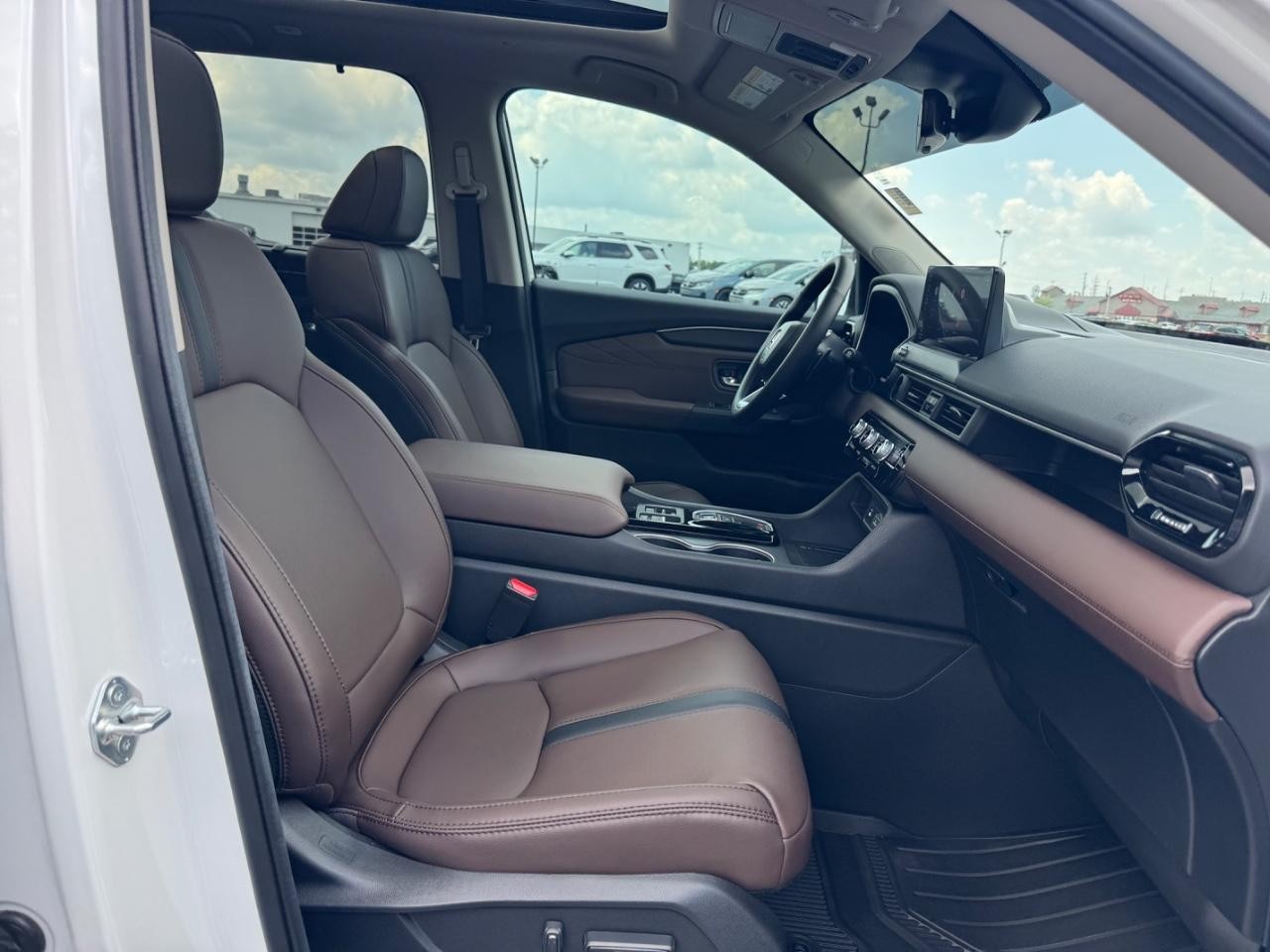 Honda Pilot Vehicle Full-screen Gallery Image 19