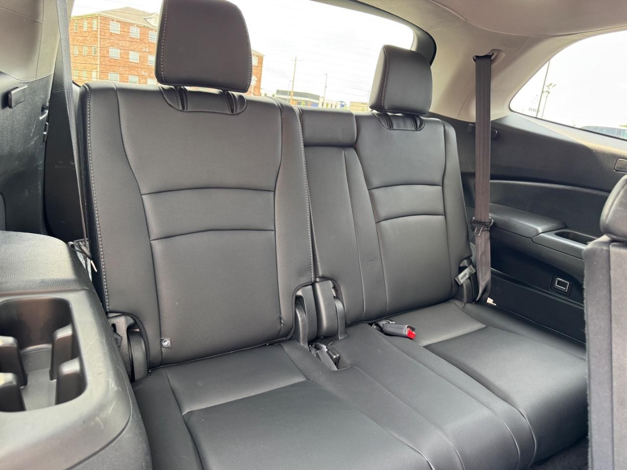 Honda Pilot Vehicle Full-screen Gallery Image 12