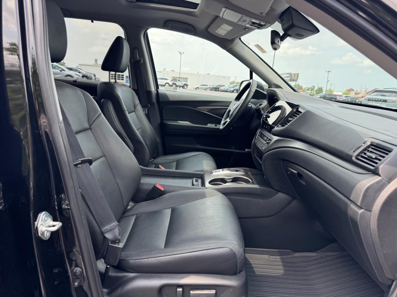 Honda Pilot Vehicle Full-screen Gallery Image 19