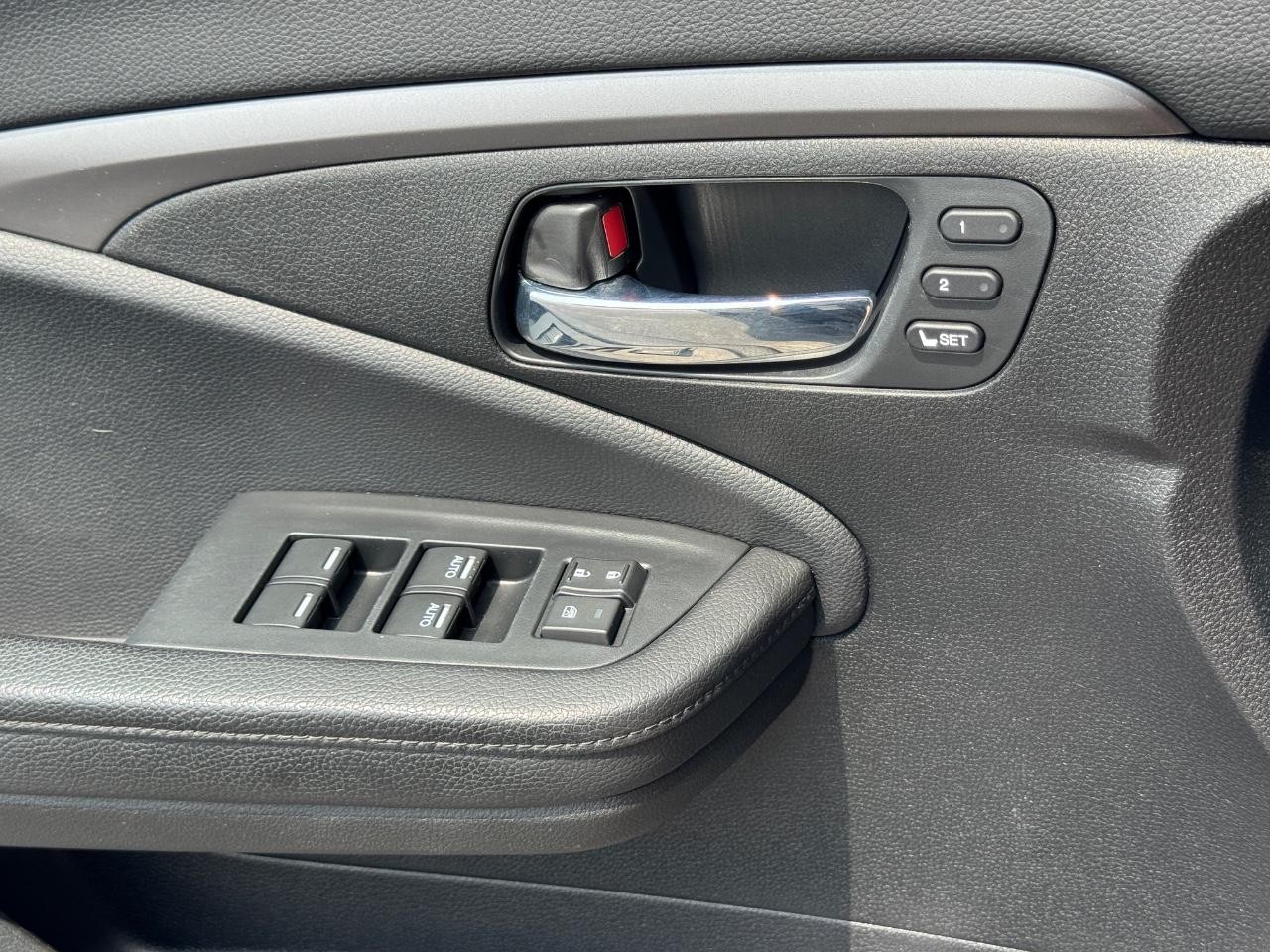 Honda Pilot Vehicle Full-screen Gallery Image 27