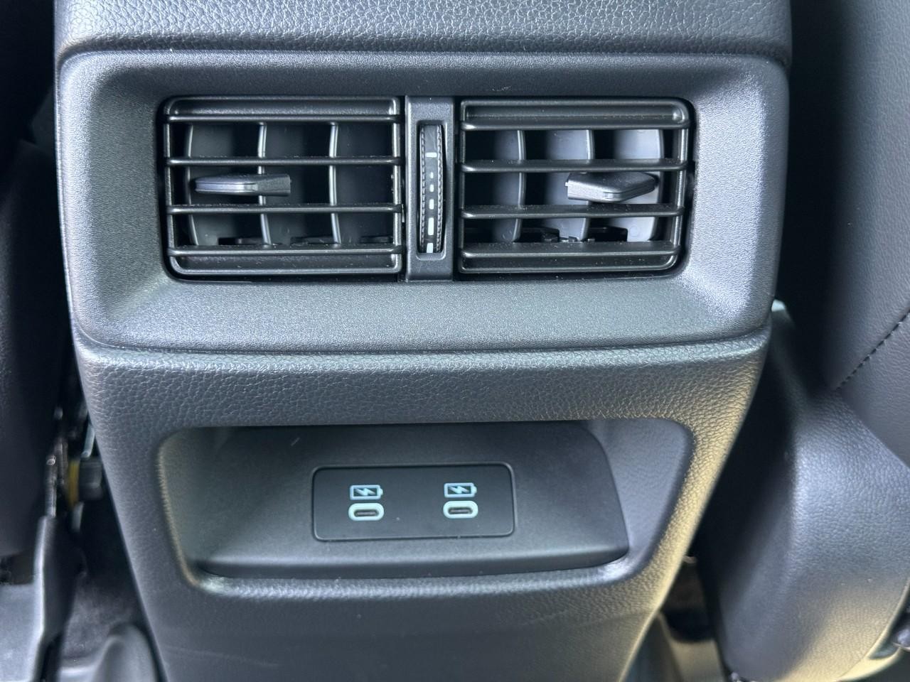 Honda CR-V Hybrid Vehicle Full-screen Gallery Image 13