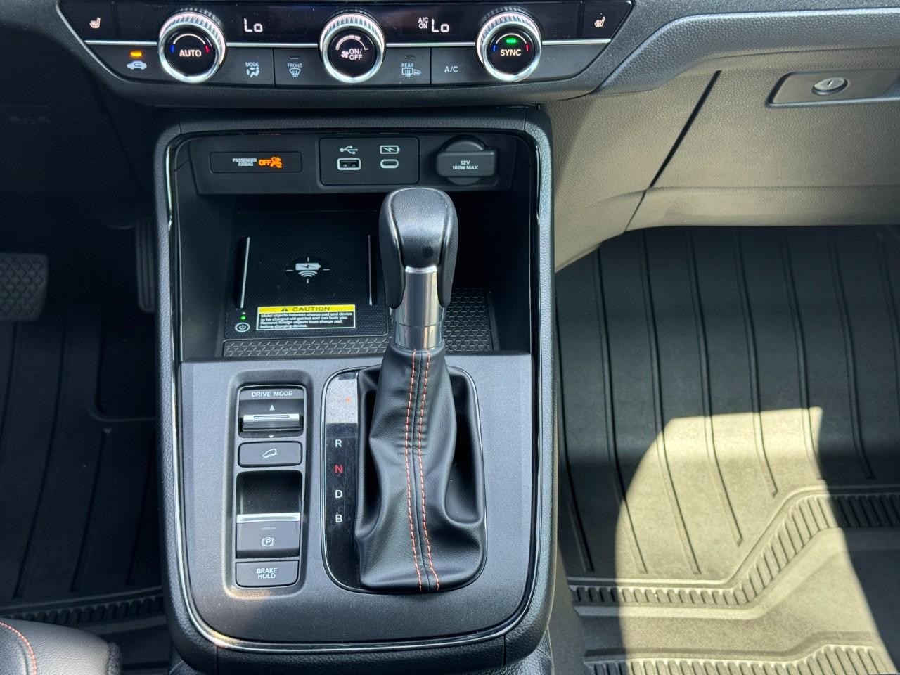 Honda CR-V Hybrid Vehicle Full-screen Gallery Image 17