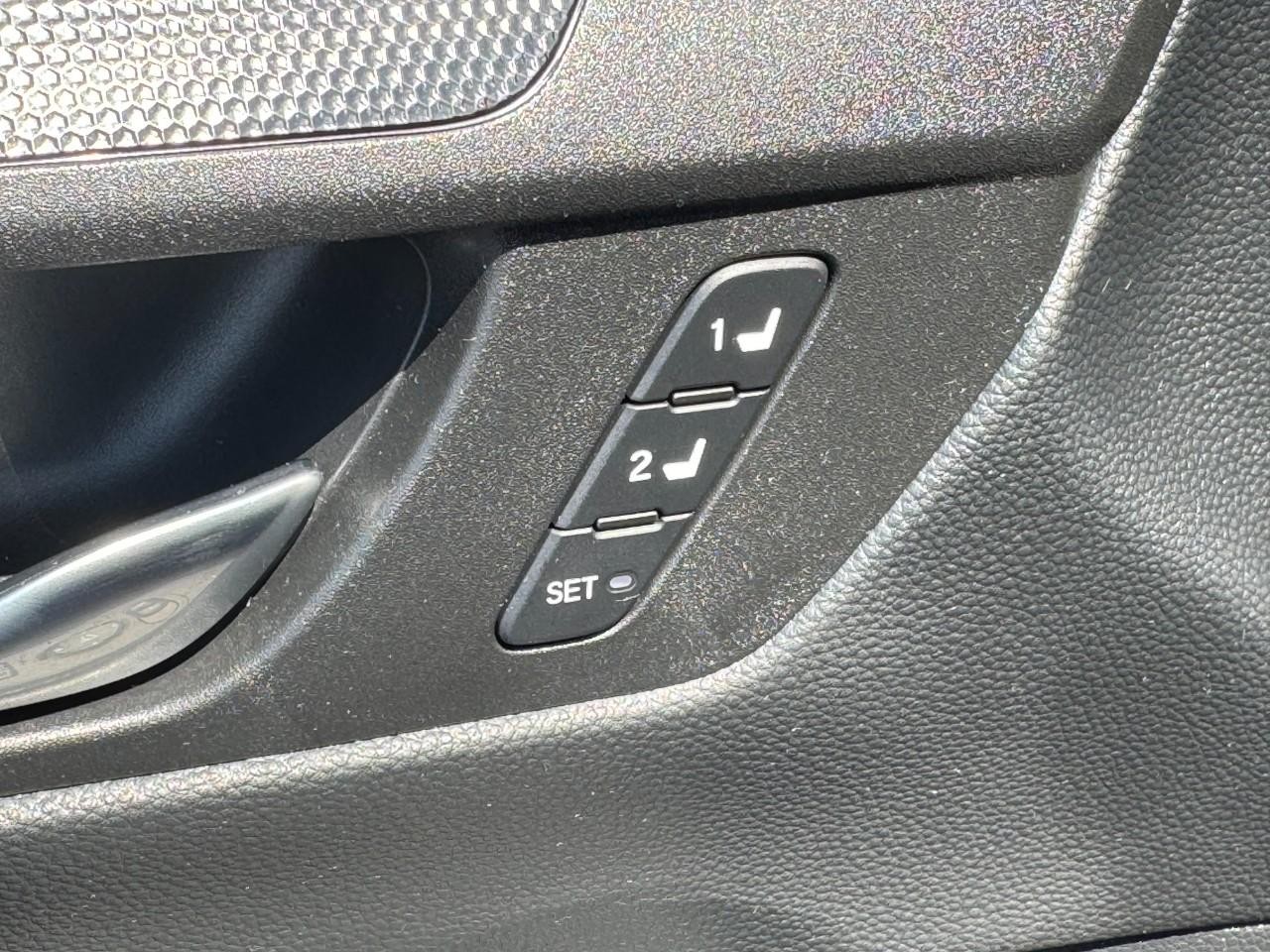 Honda CR-V Hybrid Vehicle Full-screen Gallery Image 20