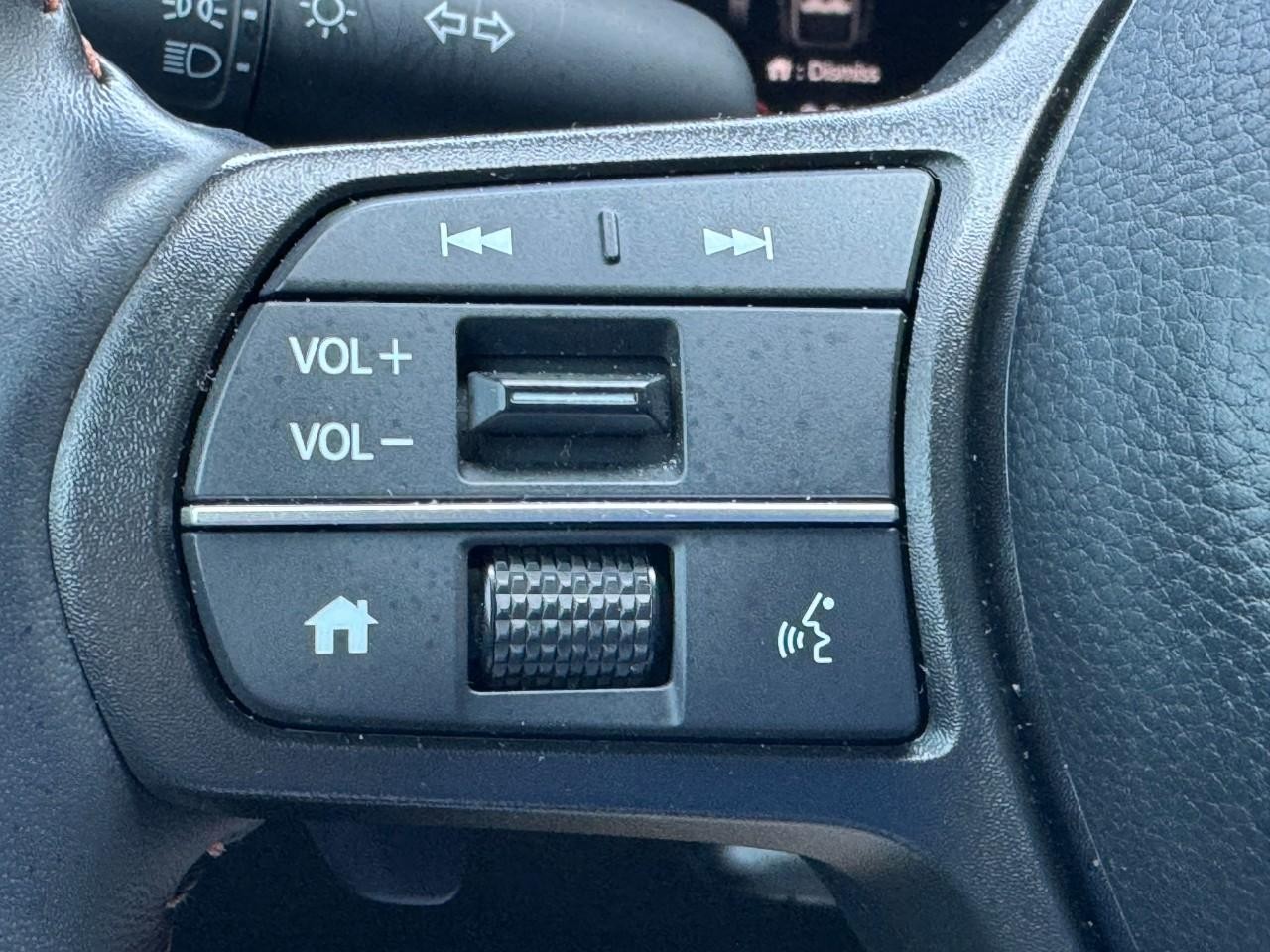 Honda CR-V Hybrid Vehicle Full-screen Gallery Image 23