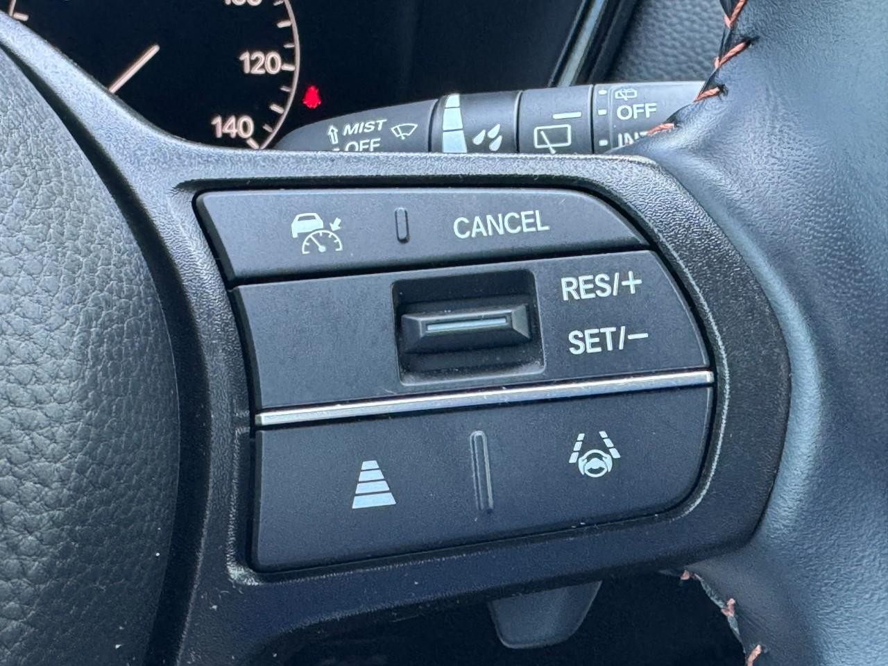 Honda CR-V Hybrid Vehicle Full-screen Gallery Image 24