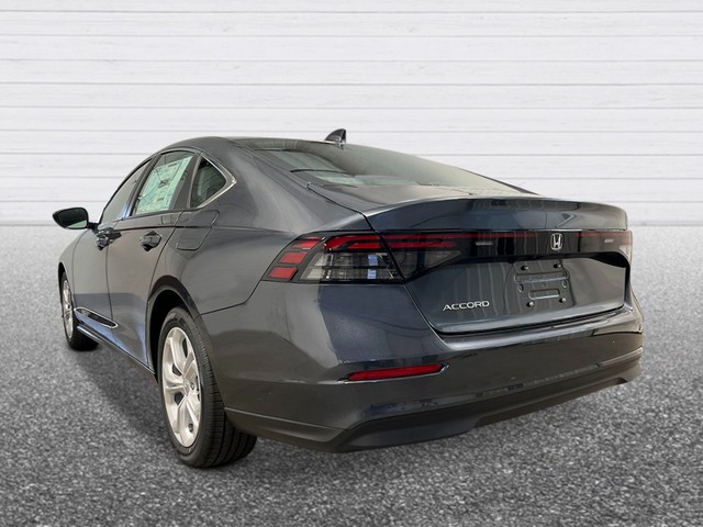 Honda Accord Sedan Vehicle Full-screen Gallery Image 04