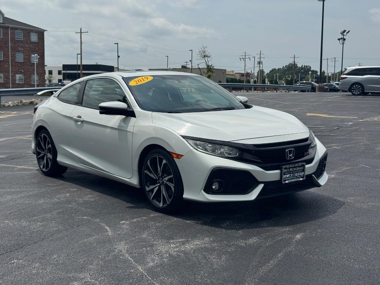 Honda Civic Si Coupe Vehicle Full-screen Gallery Image 02