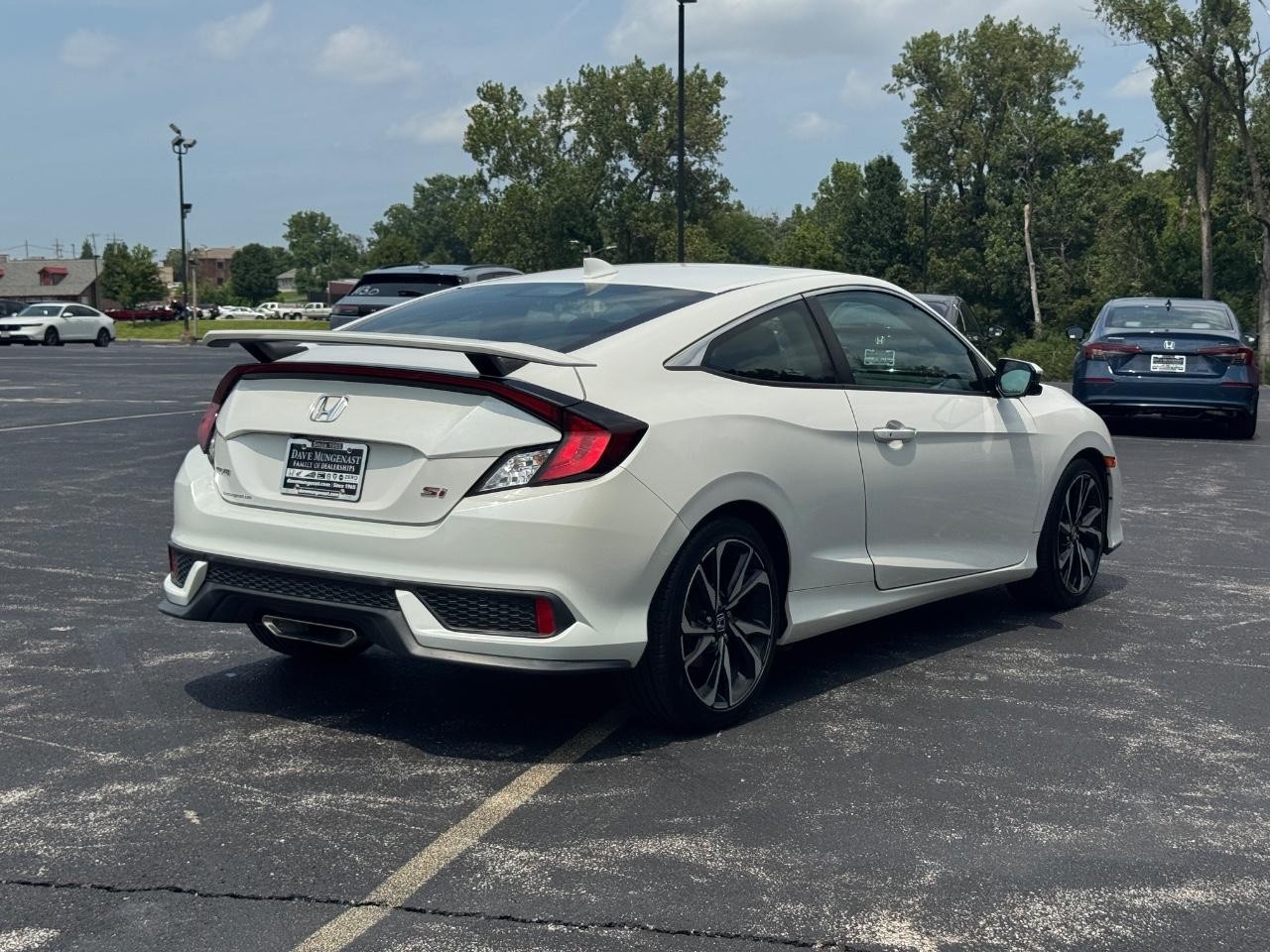 Honda Civic Si Coupe Vehicle Full-screen Gallery Image 04