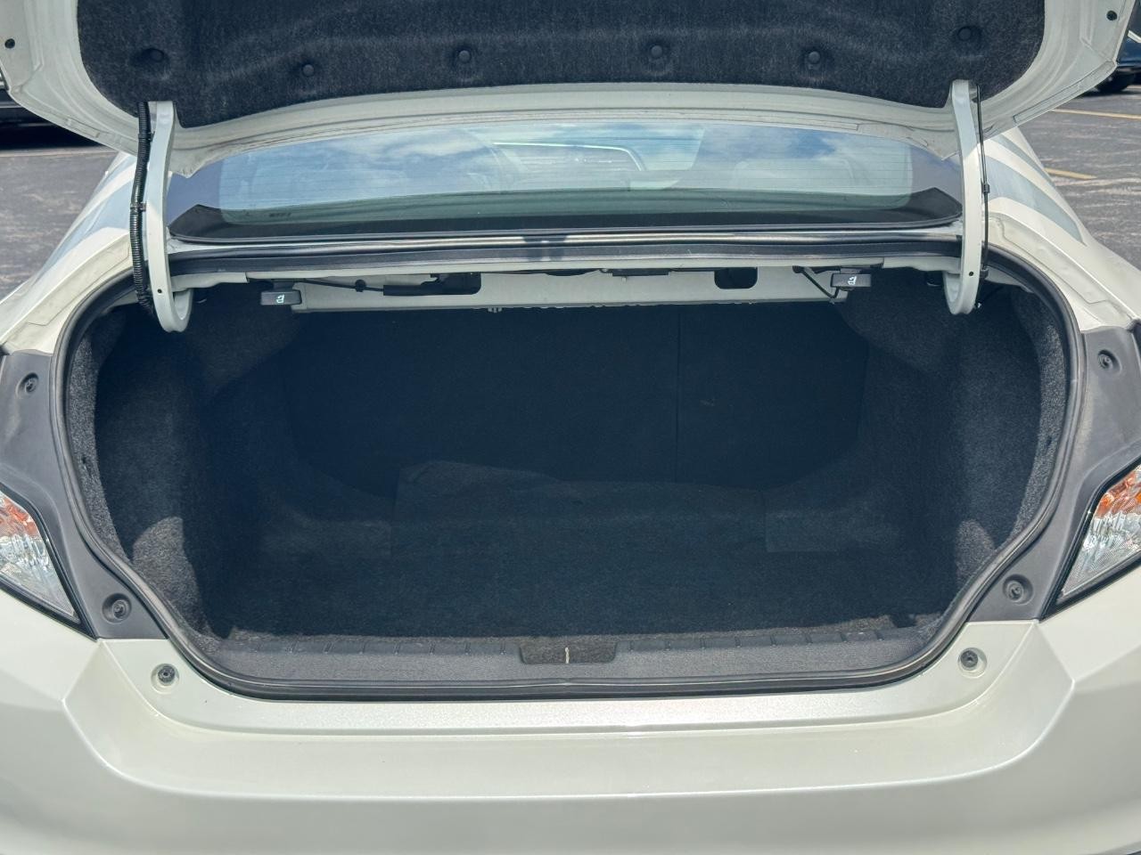 Honda Civic Si Coupe Vehicle Full-screen Gallery Image 05