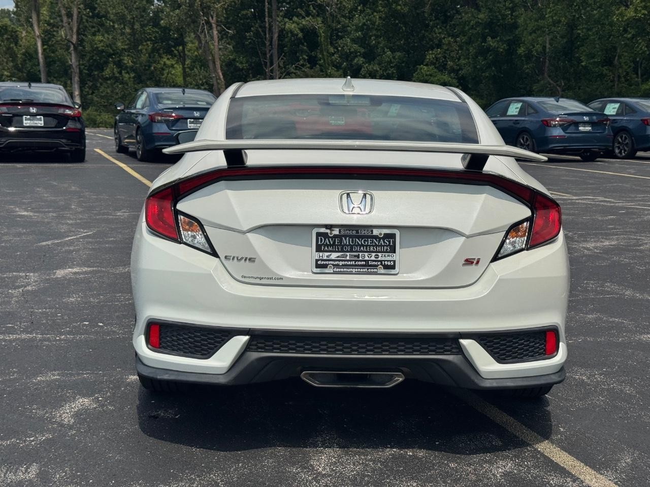 Honda Civic Si Coupe Vehicle Full-screen Gallery Image 06