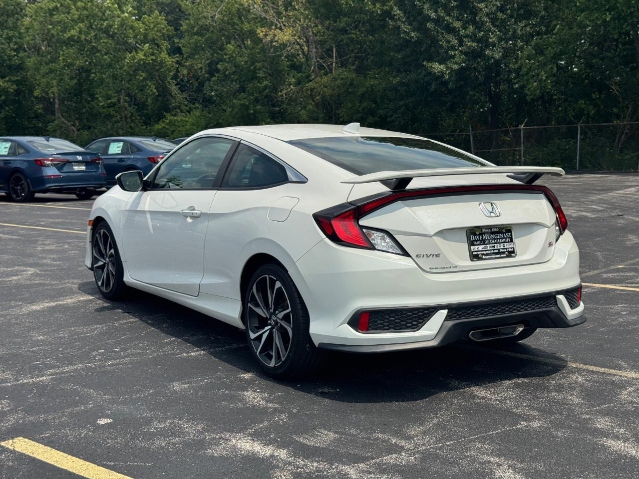 Honda Civic Si Coupe Vehicle Full-screen Gallery Image 07