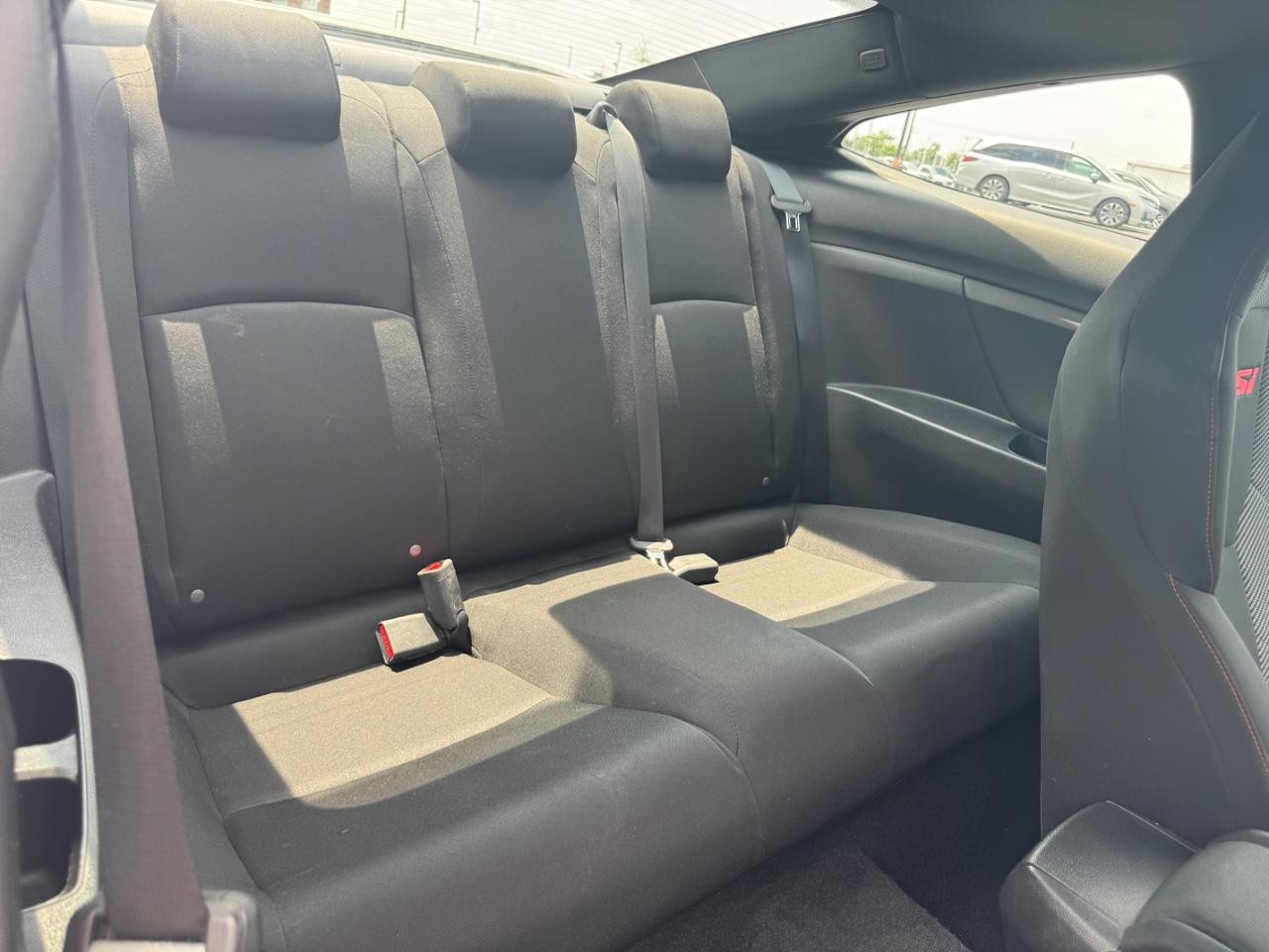 Honda Civic Si Coupe Vehicle Full-screen Gallery Image 11