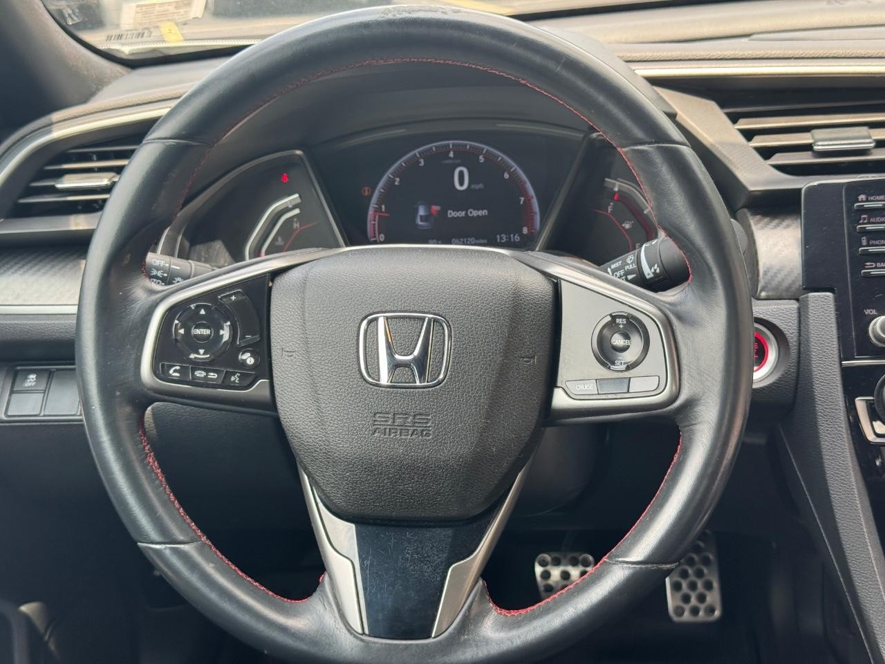 Honda Civic Si Coupe Vehicle Full-screen Gallery Image 13