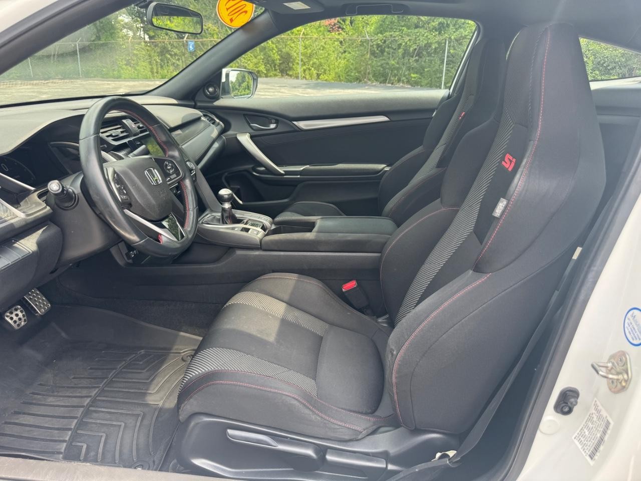 Honda Civic Si Coupe Vehicle Full-screen Gallery Image 17