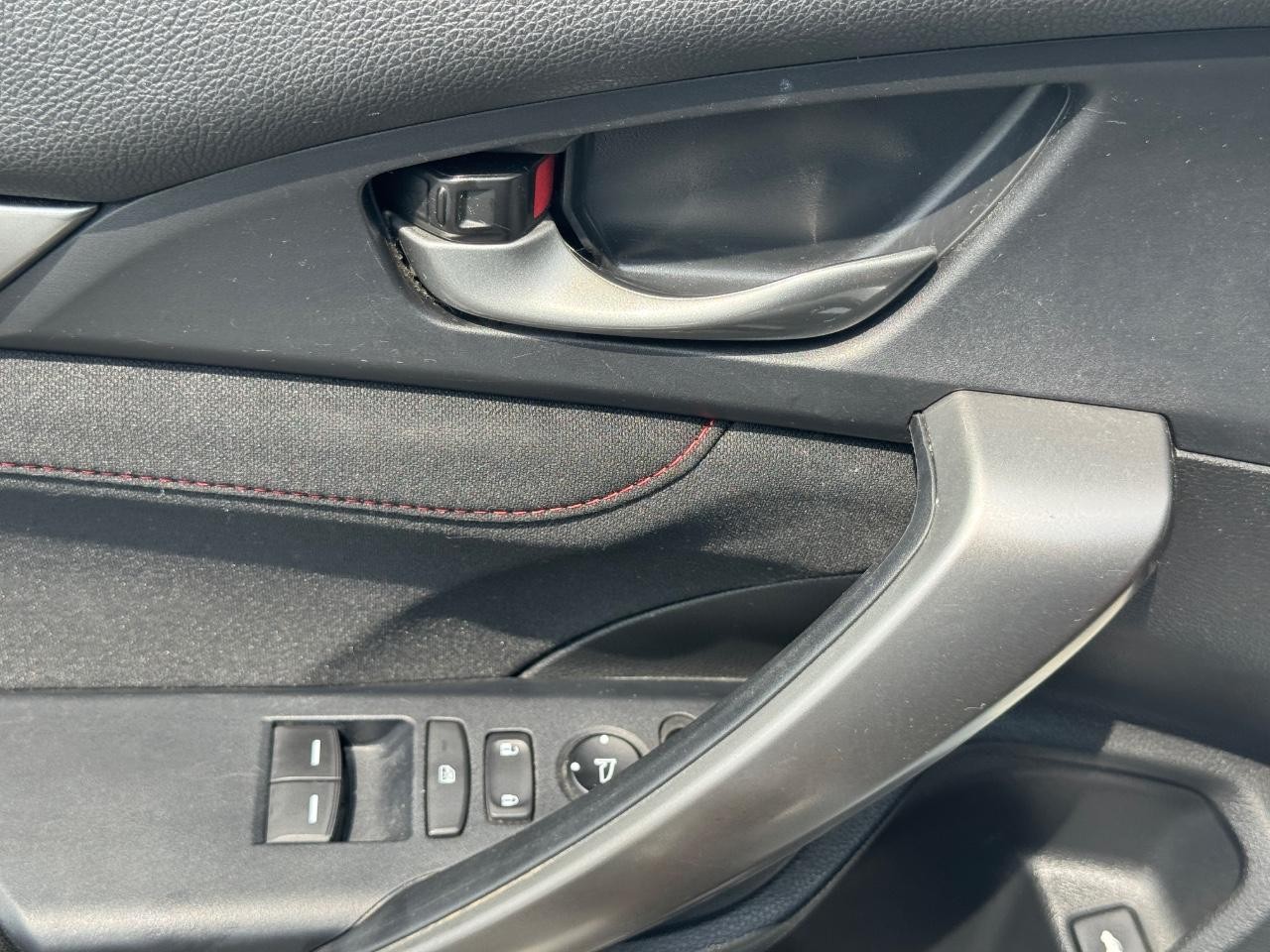 Honda Civic Si Coupe Vehicle Full-screen Gallery Image 24
