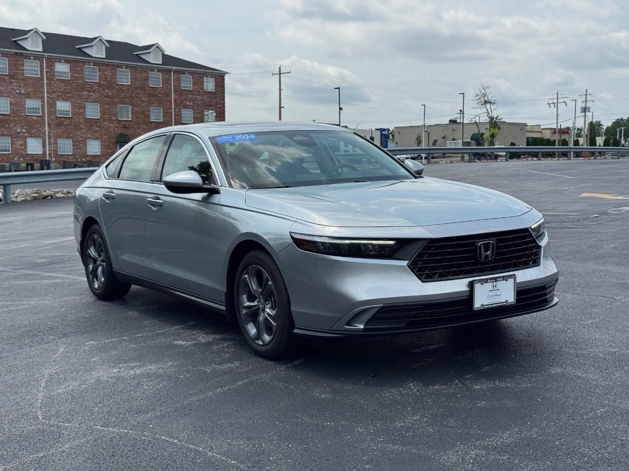 Honda Accord Sedan Vehicle Full-screen Gallery Image 02