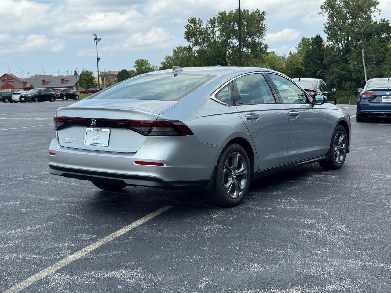 Honda Accord Sedan Vehicle Full-screen Gallery Image 04