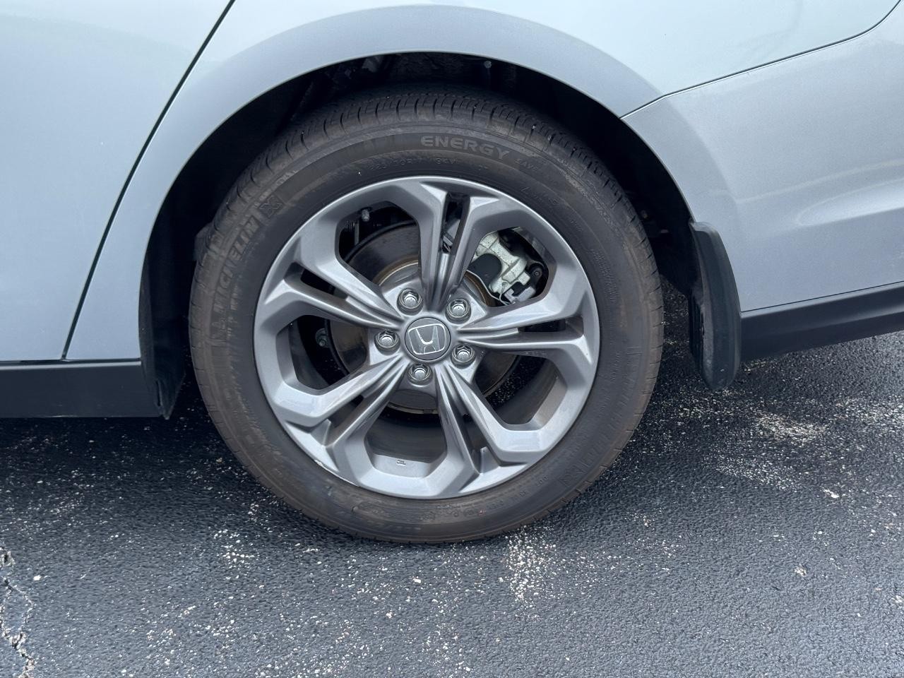 Honda Accord Sedan Vehicle Full-screen Gallery Image 08