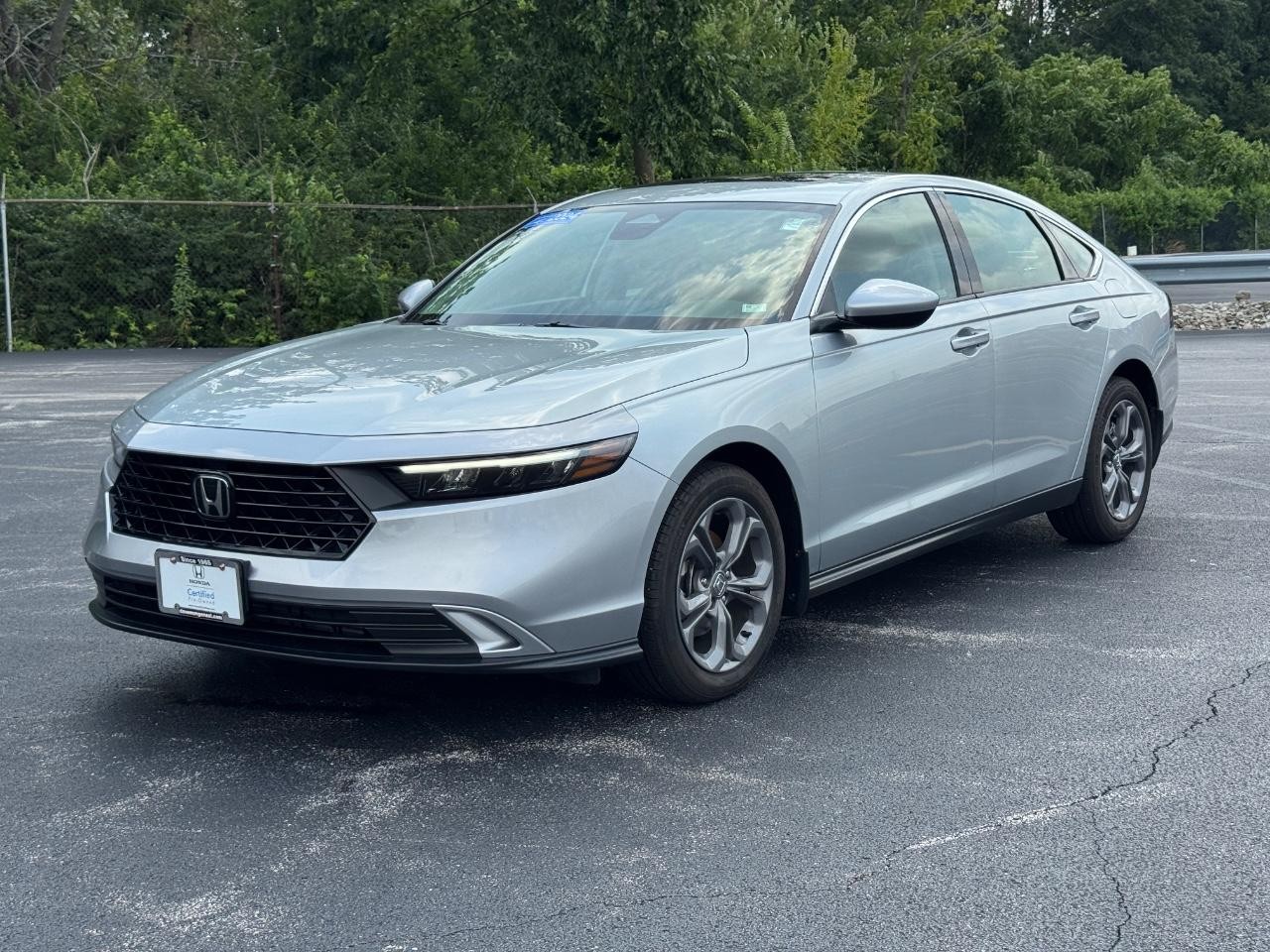 Honda Accord Sedan Vehicle Full-screen Gallery Image 09