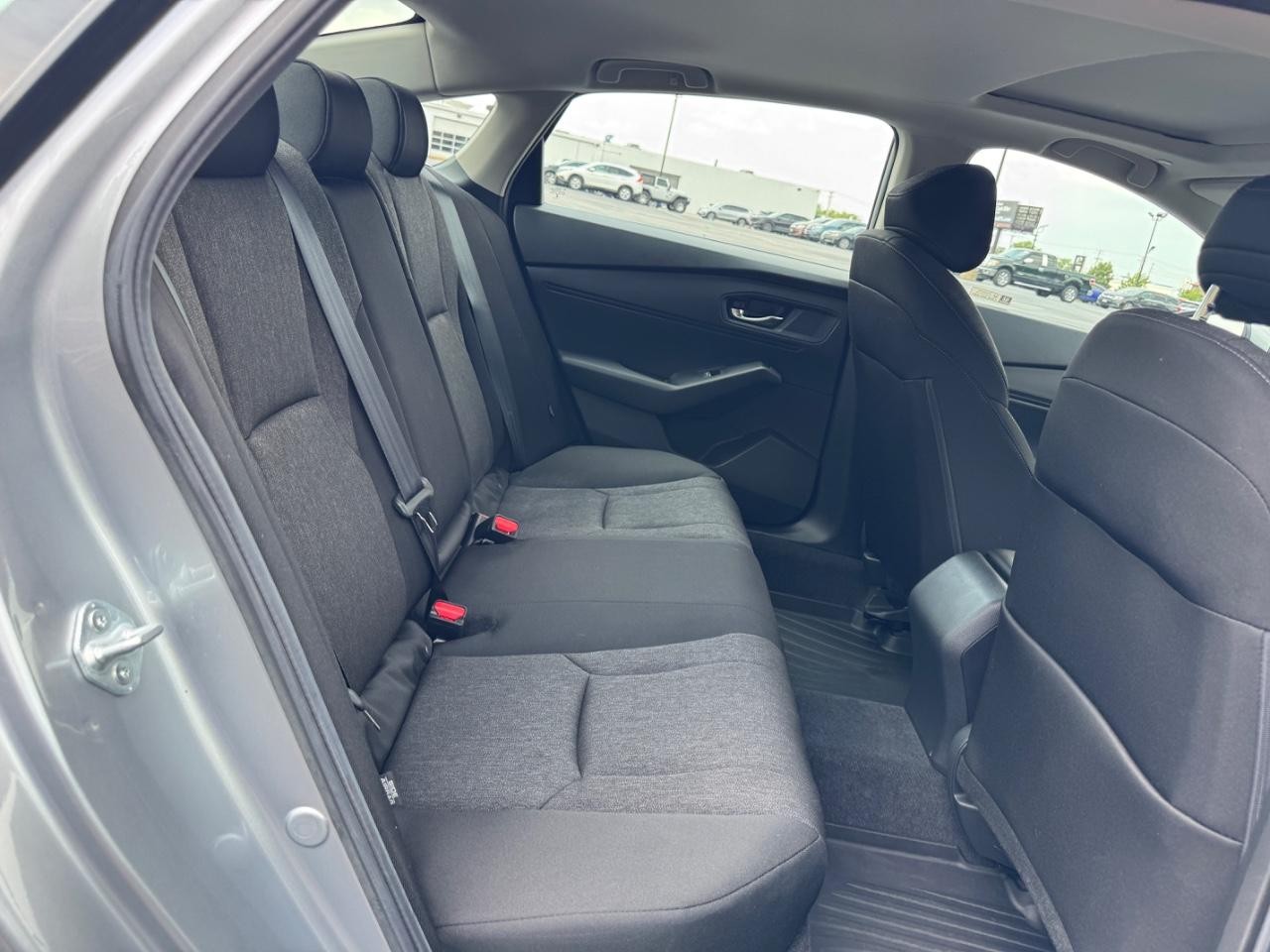 Honda Accord Sedan Vehicle Full-screen Gallery Image 11