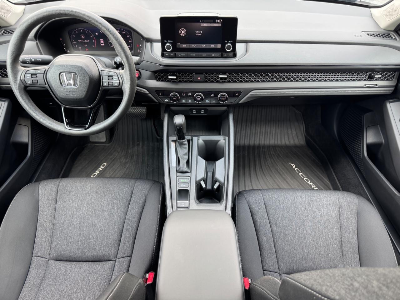 Honda Accord Sedan Vehicle Full-screen Gallery Image 12
