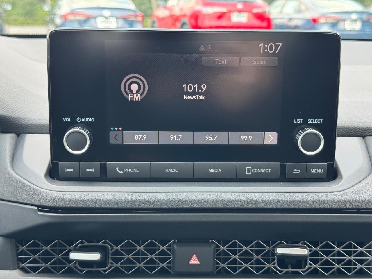 Honda Accord Sedan Vehicle Full-screen Gallery Image 14