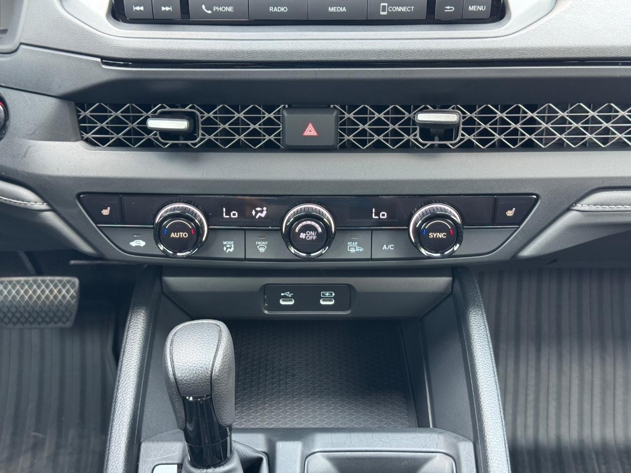 Honda Accord Sedan Vehicle Full-screen Gallery Image 15
