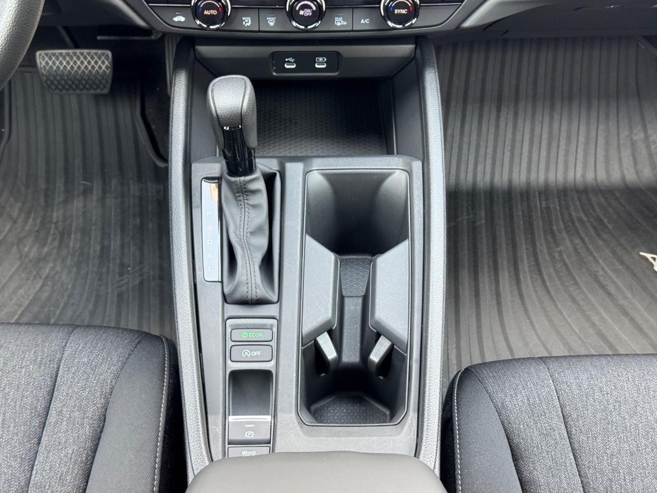 Honda Accord Sedan Vehicle Full-screen Gallery Image 16